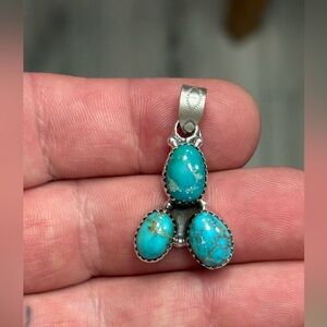 STERLING SILVER SIERRA BELLA TURQUOISE 3 STONE OVAL CLUSTER PENDANT .925